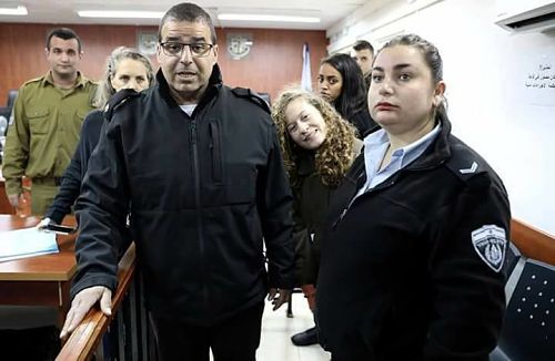 Ha’aretz salit la famille Tamimi pour contrer la solidarité mondiale avec Ahed, 16 ans
